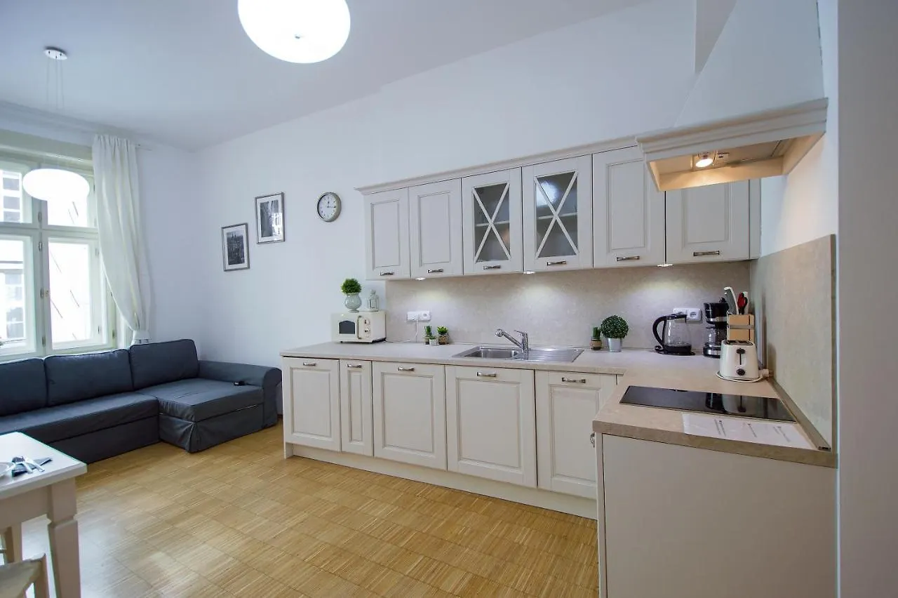 Modern Apartment Charvátova Praga
