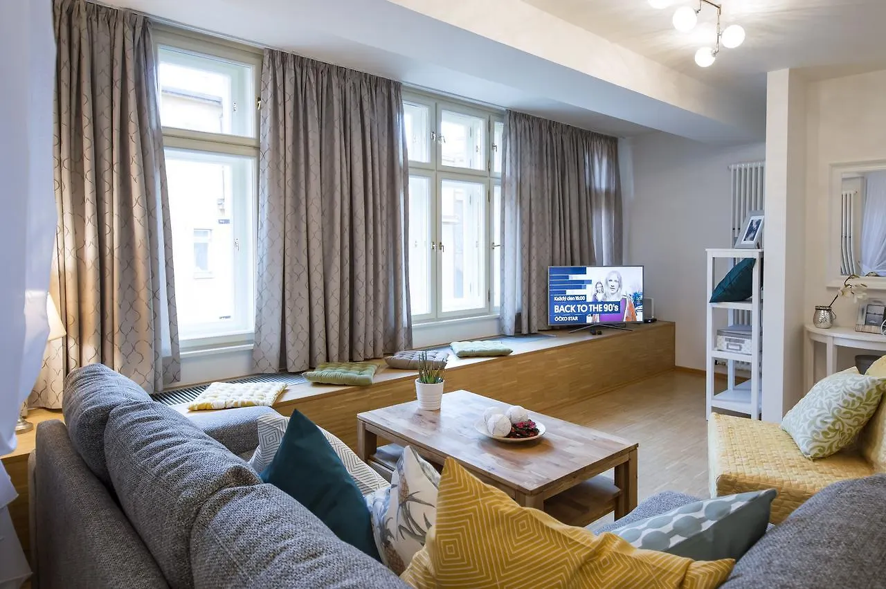 Modern Apartment Charvátova Prága