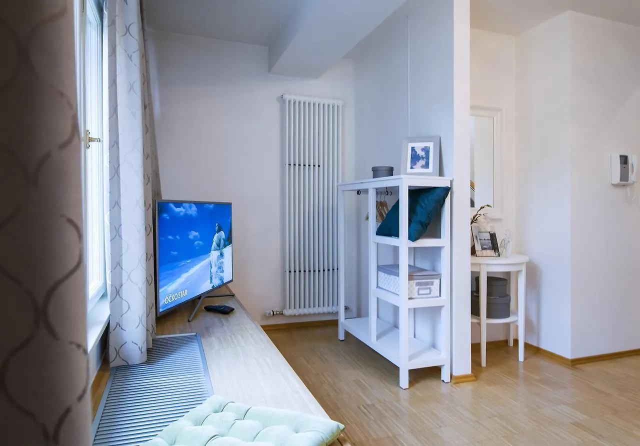 Modern Apartment Charvátova Prága