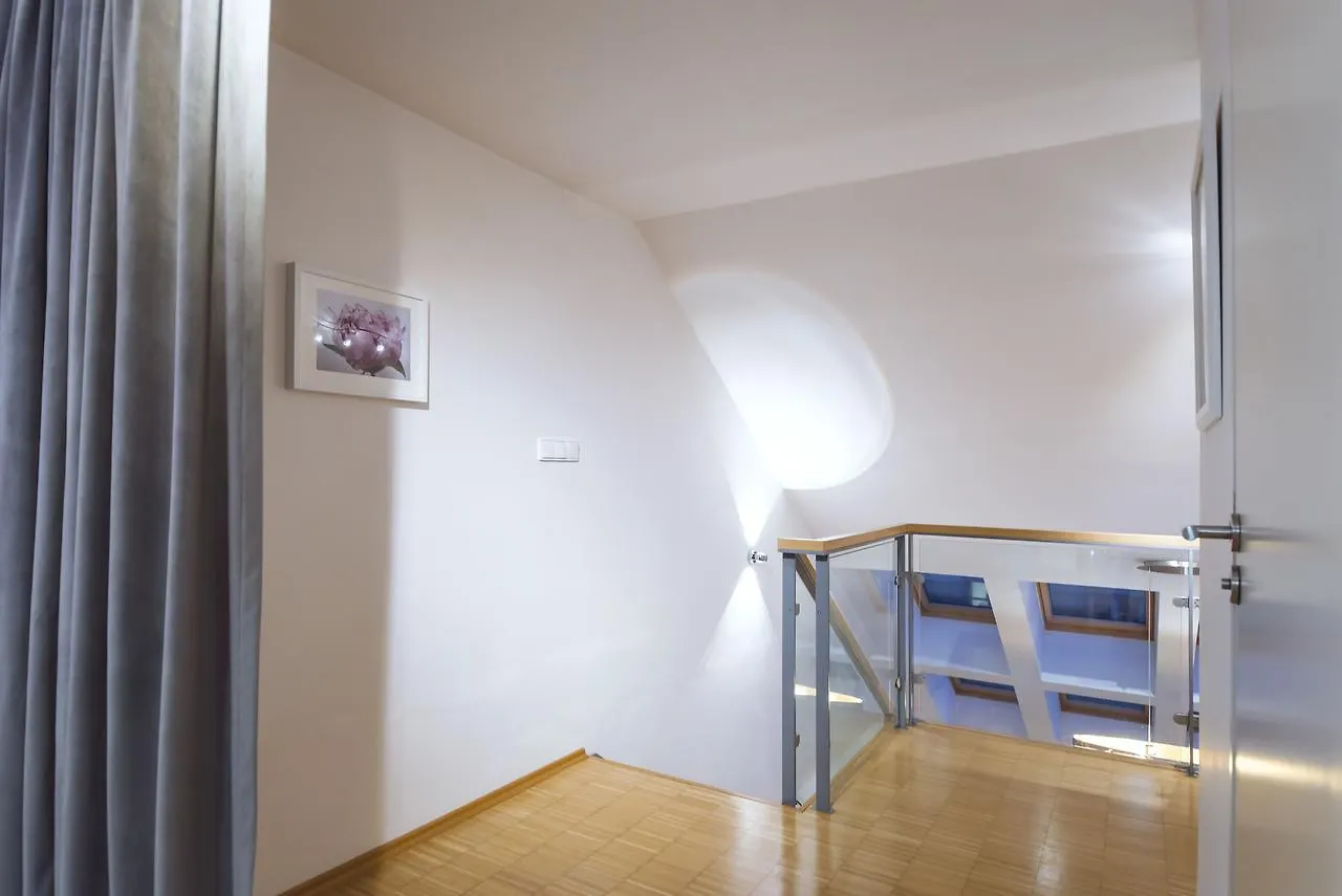 Modern Apartment Charvátova Prága