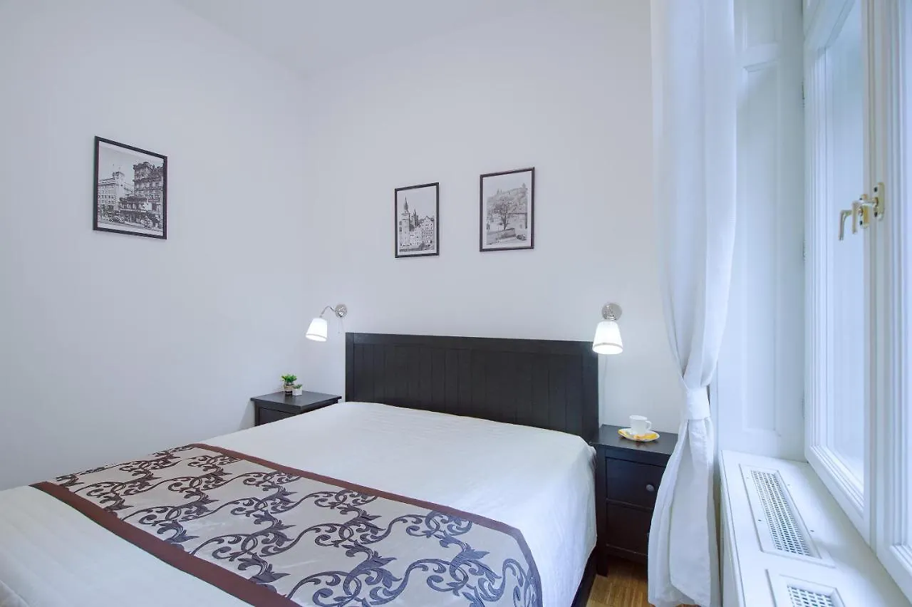 Modern Apartment Charvátova Praga